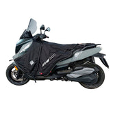 Coprigambe Termoscud® PRO, un coprigambe impermeabile con fodera termica. Utilizzato su scooter. Di TUCANO URBANO.